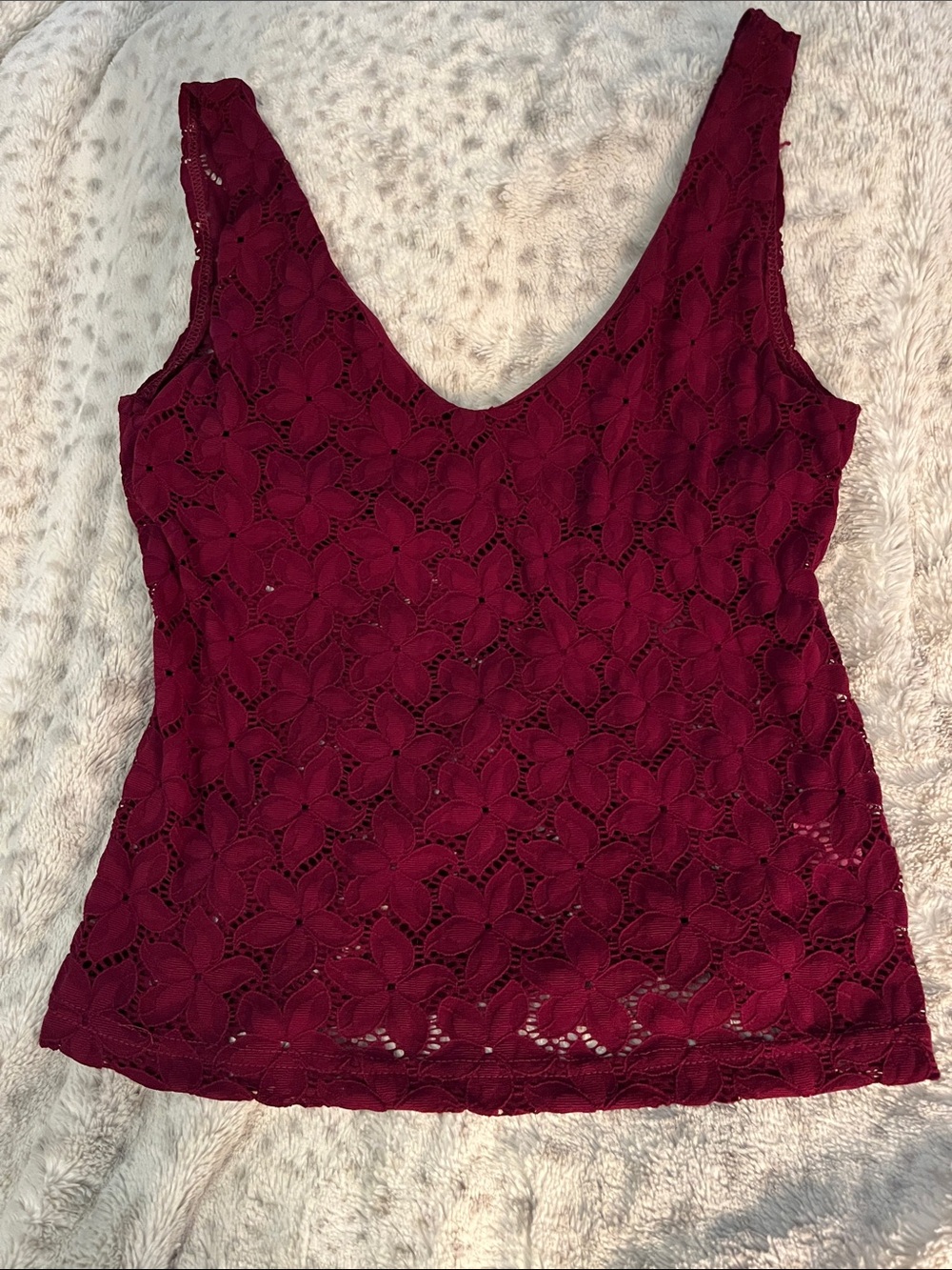 No Boundaries Floral Lace Tank Top in Burgundy Size Medium